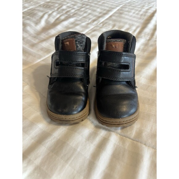 Carter’s  toddler boy boots size 7 black - Picture 1 of 8